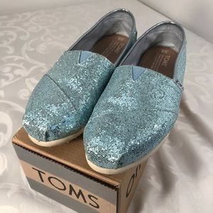 TOMS Blue Glitter Classic Shoes w/ Drawstring Bag